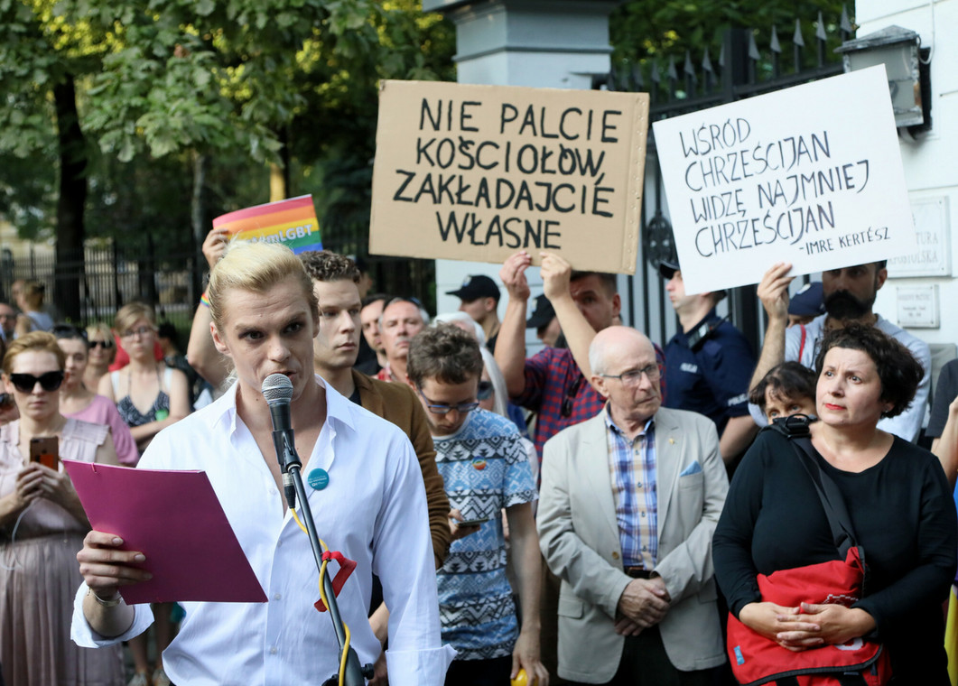 Maciej "Gąsiu" Gośniowski na proteście żądającym dymisji abp. Jędraszewskiego (2019) 