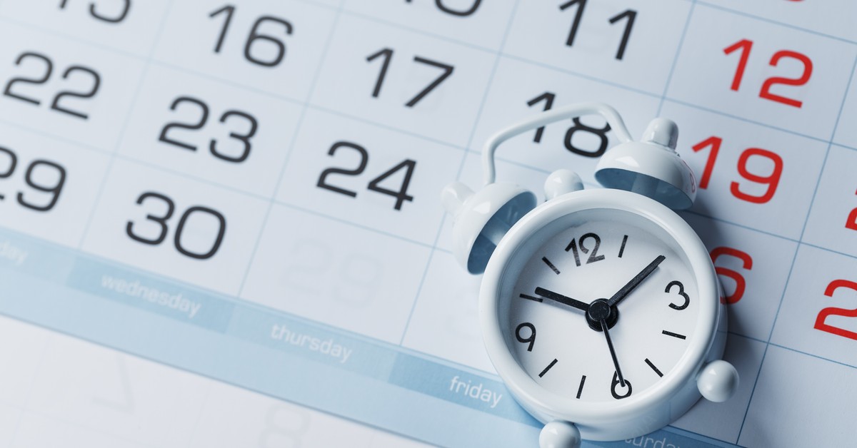 Wszystkich Świętych 2025 w sobotę – kiedy odebrać wolne i kto może mieć długi weekend