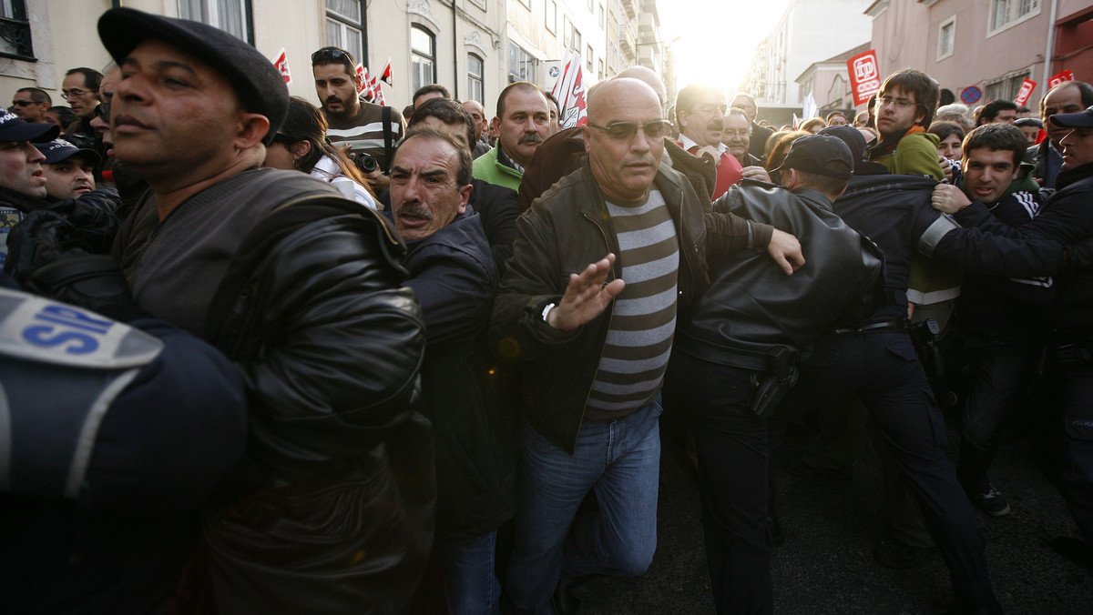 W Portugalii kolejarze i pocztowcy rozpoczęli dzisiaj strajk, przyłączając się do protestu prowadzonego przez pracowników transportu publicznego w Lizbonie oraz Porto.