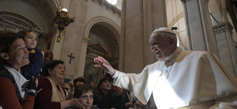 To WIDEO z papieżem podbiło internet. Watykan wyjaśnia, o co chodziło Franciszkowi