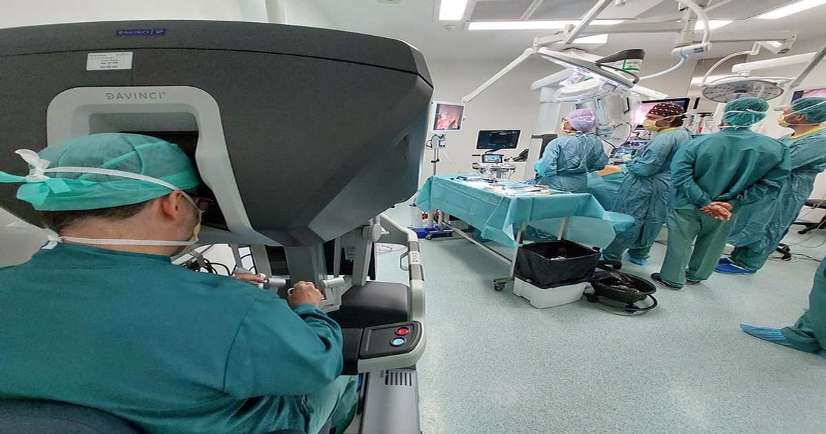 Barcelona: Primera cirugía hepática con robot Da Vinci