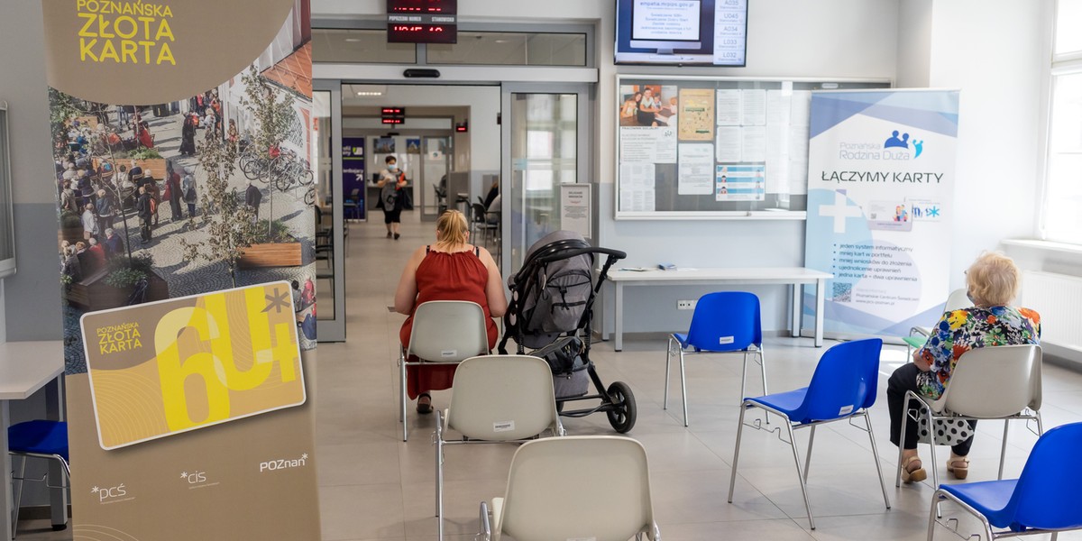 Złotą kartę można załatwić za darmo w Poznańskim Centrum Świadczeń.