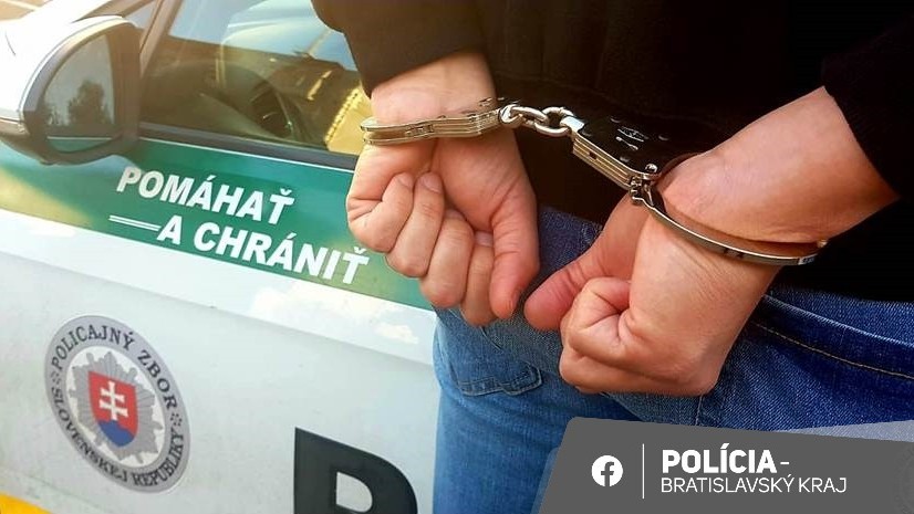 Polícia zadržala muža podozrivého z ozbrojeného útoku v Partizánskom. (ilustračné foto)