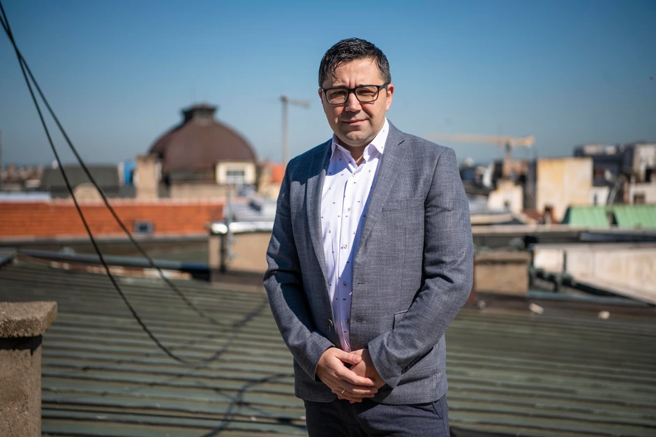 Efikasniju rehidrataciju pružaju napici koji sadrže kombinaciju ugljenih hidrata, vitamina i elektrolita, kaže doc. dr Srđan Marković