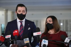 Porozumienie zawiesza i wnioskuje o wyrzucenie z partii 8 członków, w tym 3 posłów