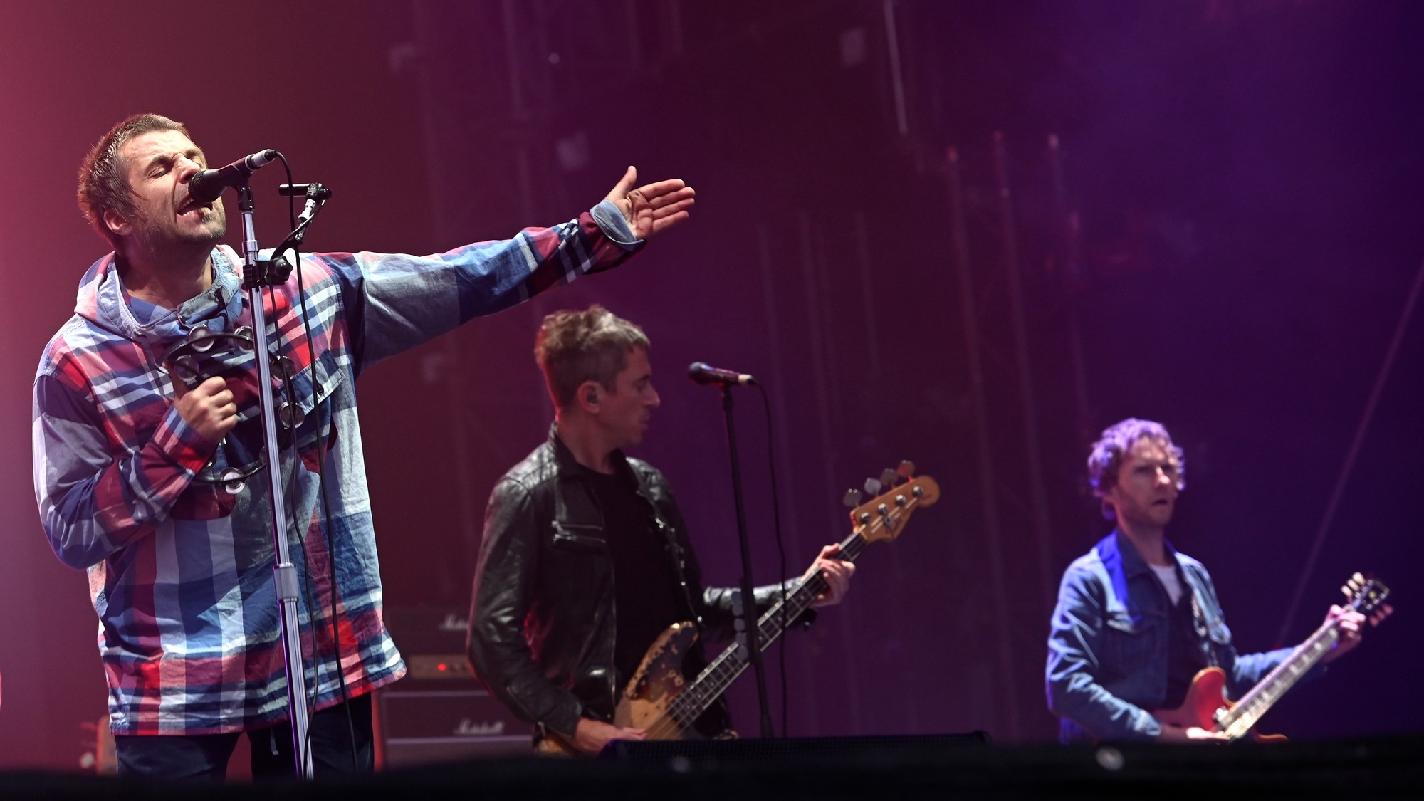 Briský spevák, zakladateľ legendárnej skupiny Oasis Liam Gallagher (vľavo) počas festivalu Pohoda 2019.