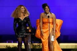 GRAMMY 2021: Beyonce rozbija bank, a Harry Styles czaruje