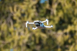 Norwegia i Wielka Brytania przekażą Ukrainie mikrodrony