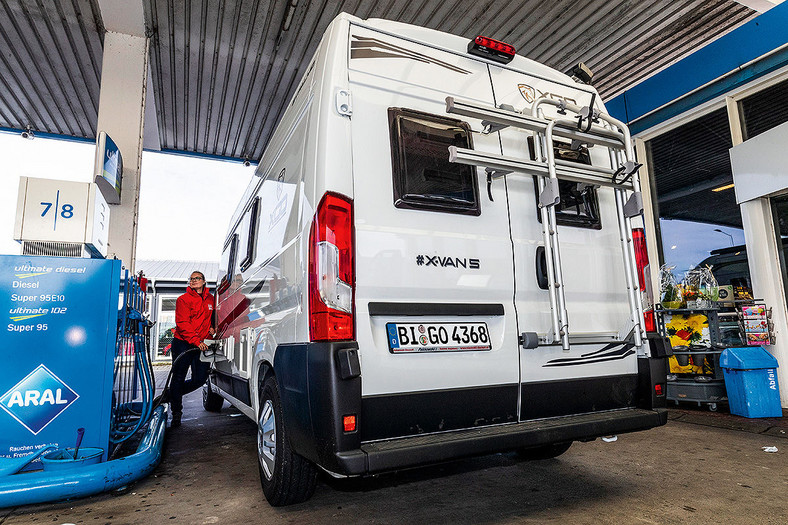 Porównanie czterech rodzajów kamperów XGO XVan 5, Sunlight A 70