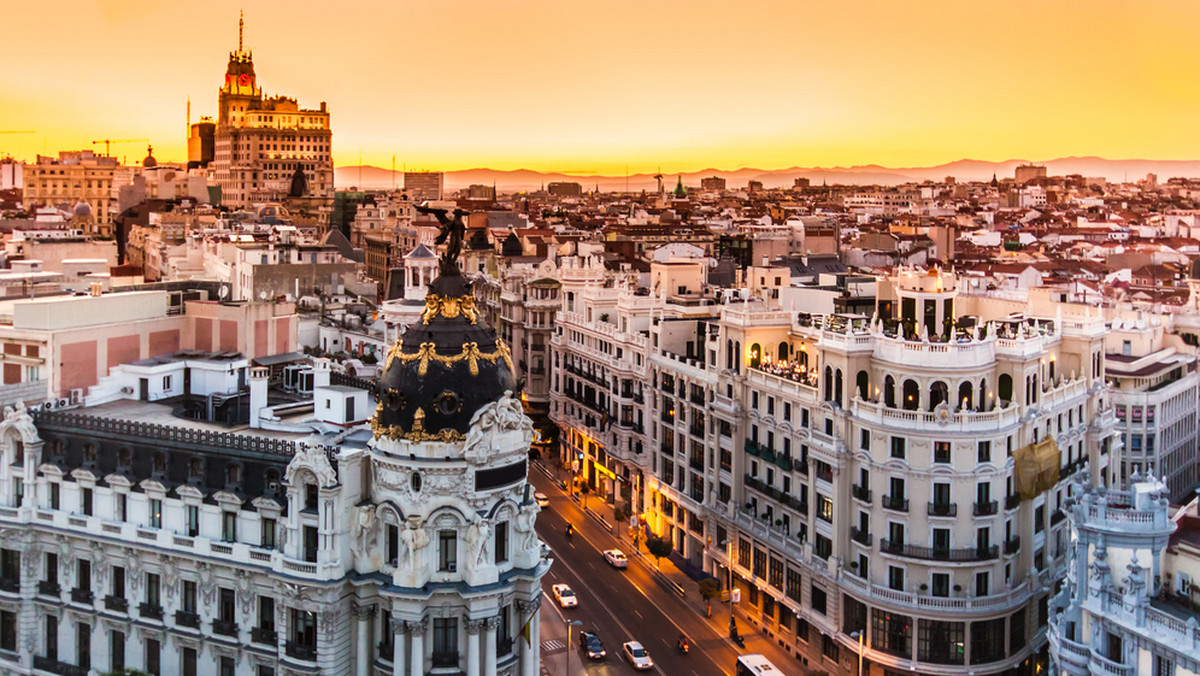 Tanie bilety lotnicze: Barcelona, Madryt. Hiszpania od 39 zł. Tanie noclegi w hotelach i ubezpieczenia turystyczne.