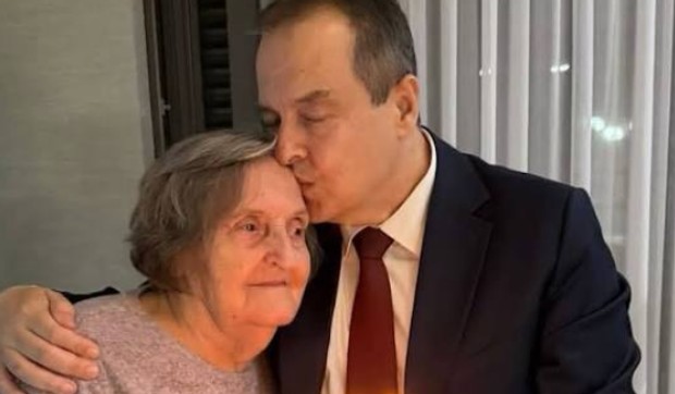 Ivica Dačić sa majkom