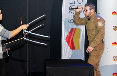 Dyrektorzy szkół odpierali ataki nożownika i masowego zabójcy