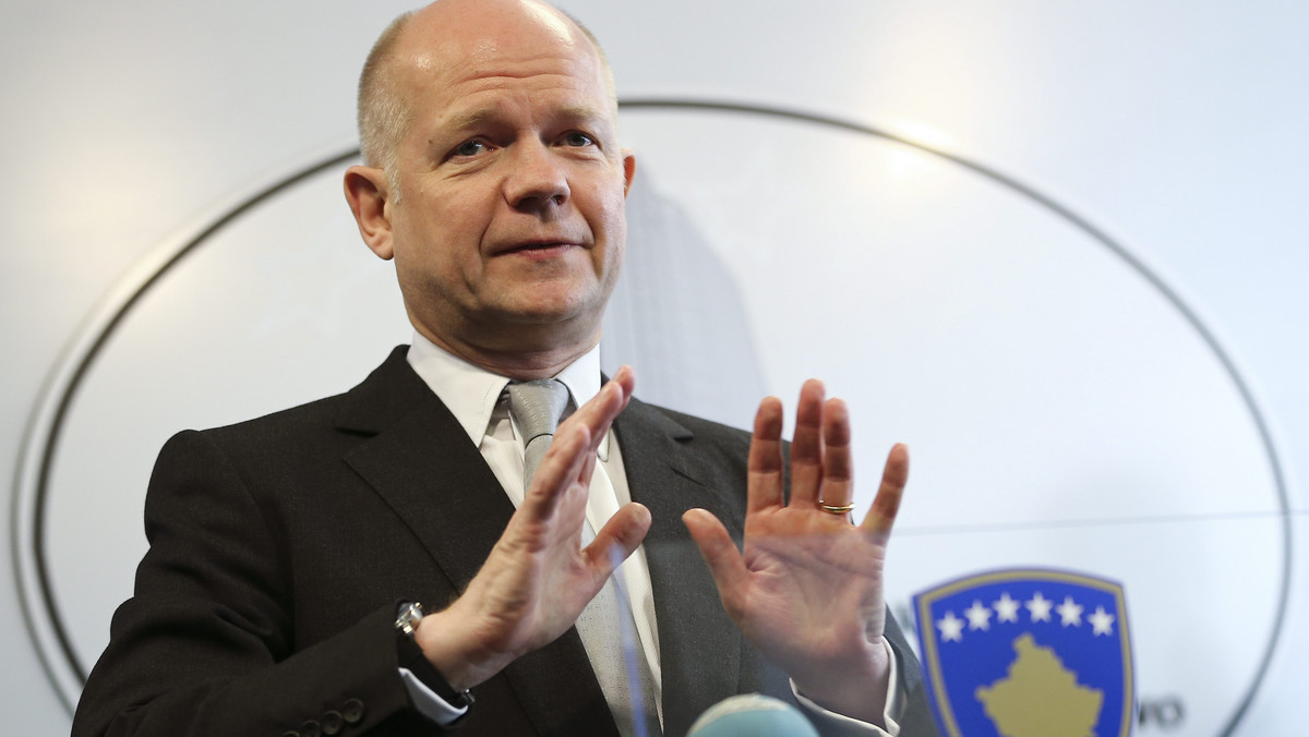 Brytyjski minister spraw zagranicznych William Hague, który odwiedził Serbię i Kosowo, sprzeciwił się zdecydowanie ewentualnemu podziałowi Kosowa według linii etnicznych. Zaapelował do obu stron o kontynuowanie dialogu pod egidą UE.