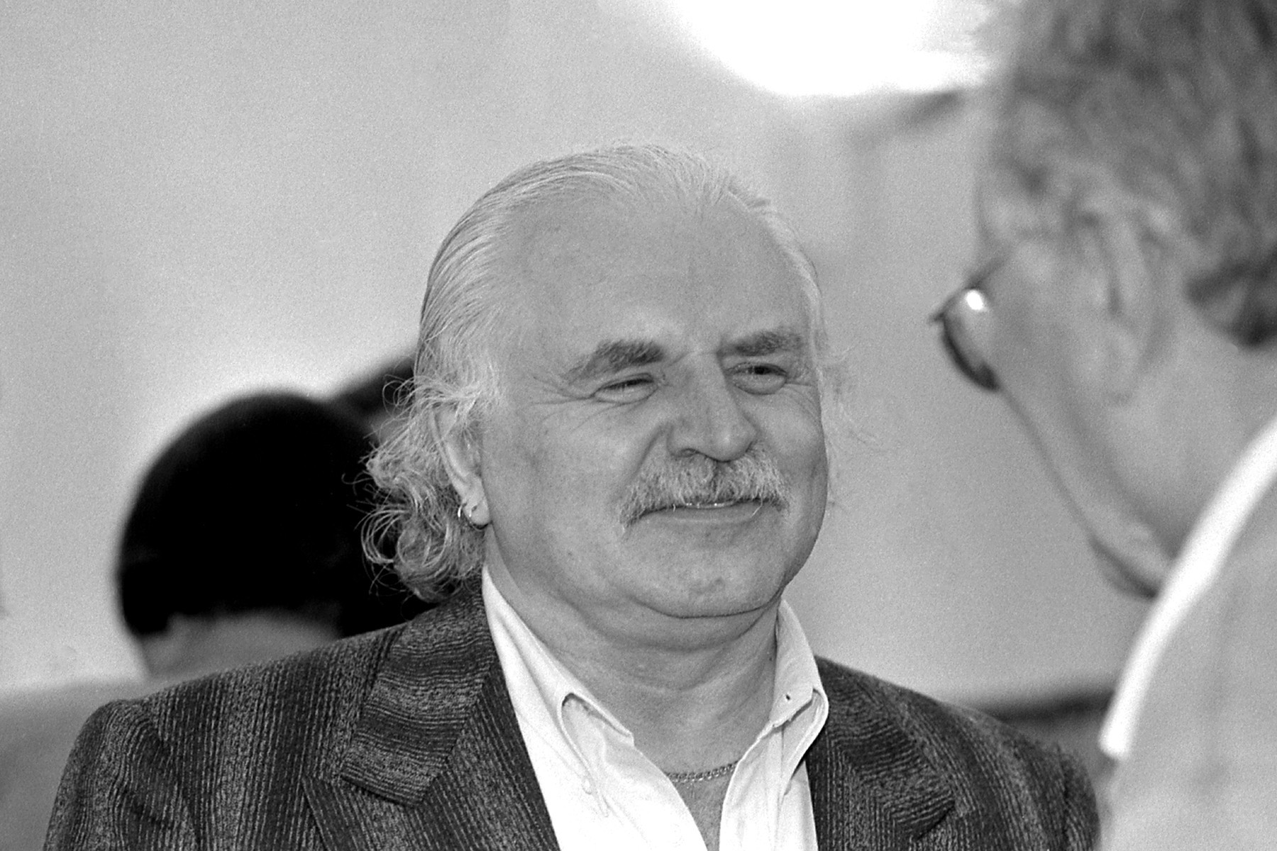 Zomrel Milan Knížák.