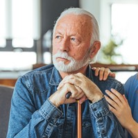 Az Alzheimer-kór szakaszai: így alakítja át a betegség lassan az életet