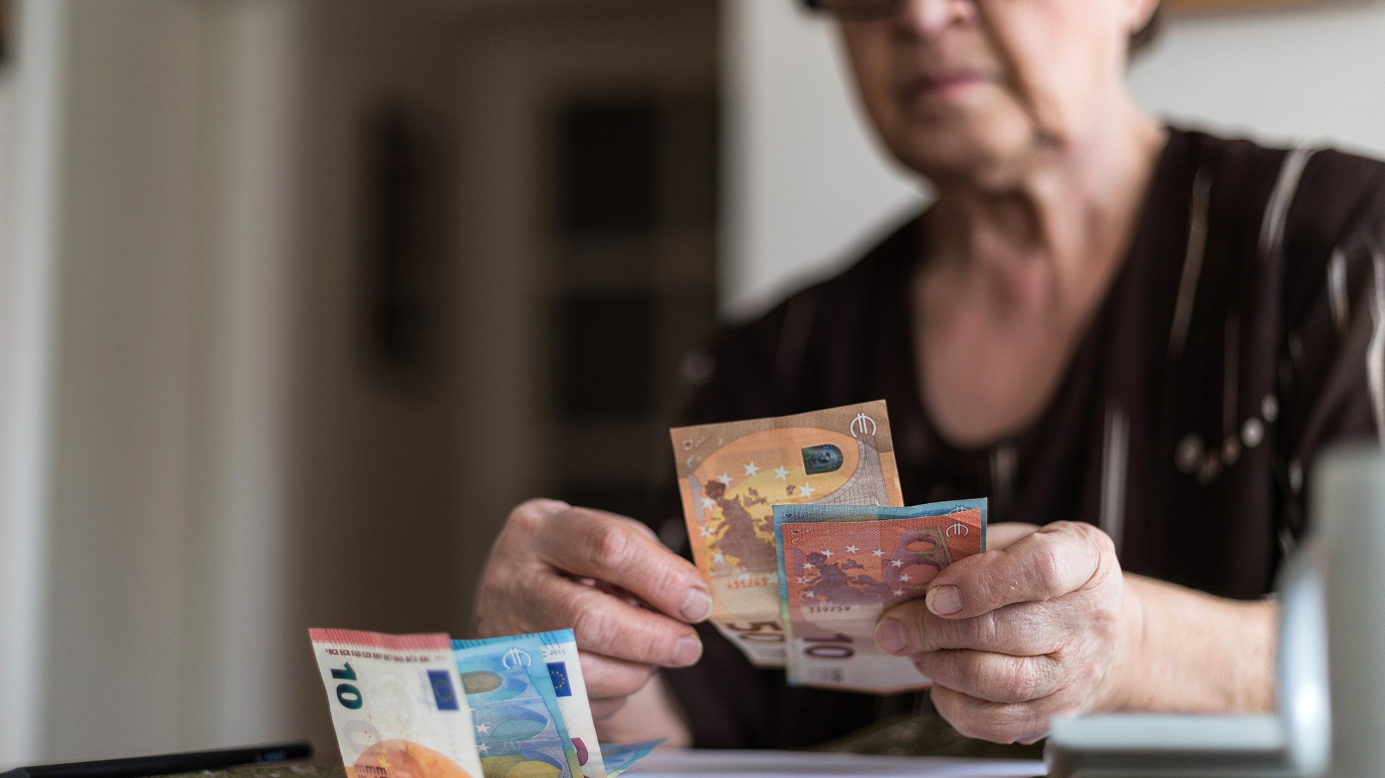 Minimálny dôchodok stúpa nad hranicu 400 eur. (ilustračné foto)