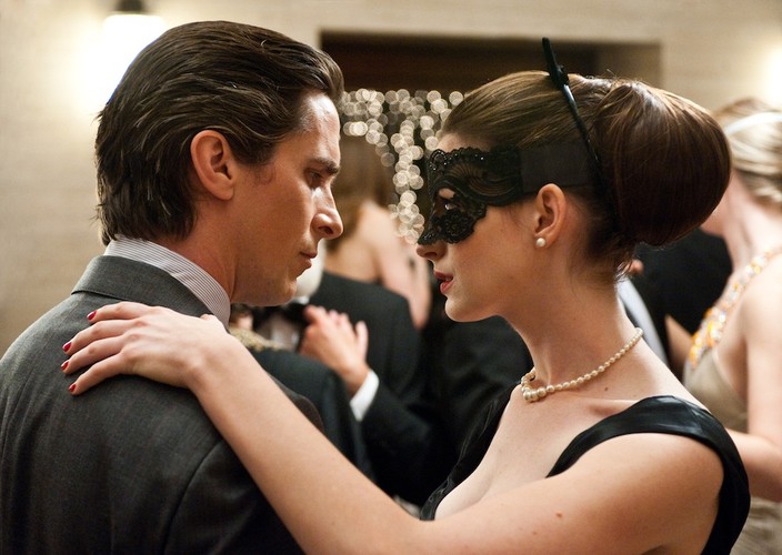 Christian Bale i Anne Hathaway w filmie 'Mroczny Rycerz powstaje'