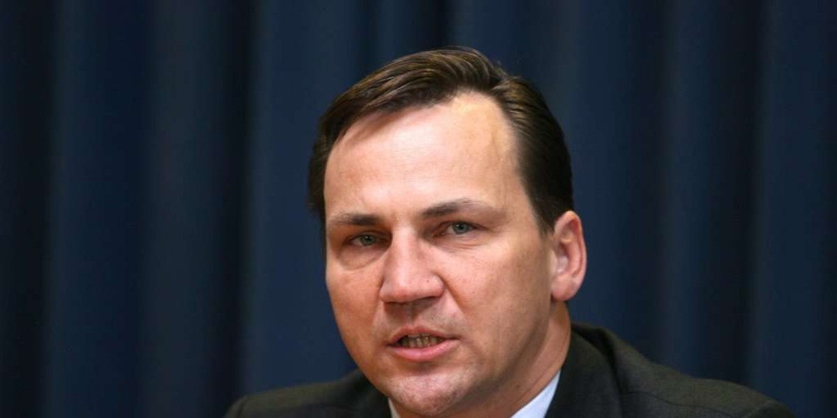 Sikorski przeżył incydent na lotnisku