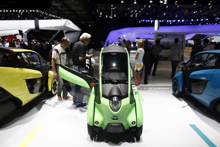 Pojazd napędzany jest dwoma silnikami elektrycznymi, które umożliwiają rozpędzenie tego samochodu do maksymalnej prędkości 60 kilometrów na godzinę.