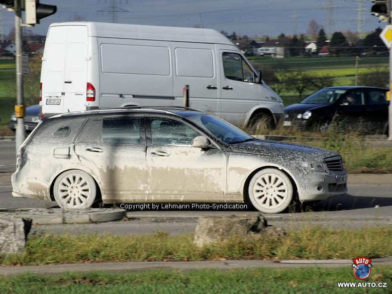 Zdjęcia szpiegowskie: Mercedes-Benz C sedan i kombi
