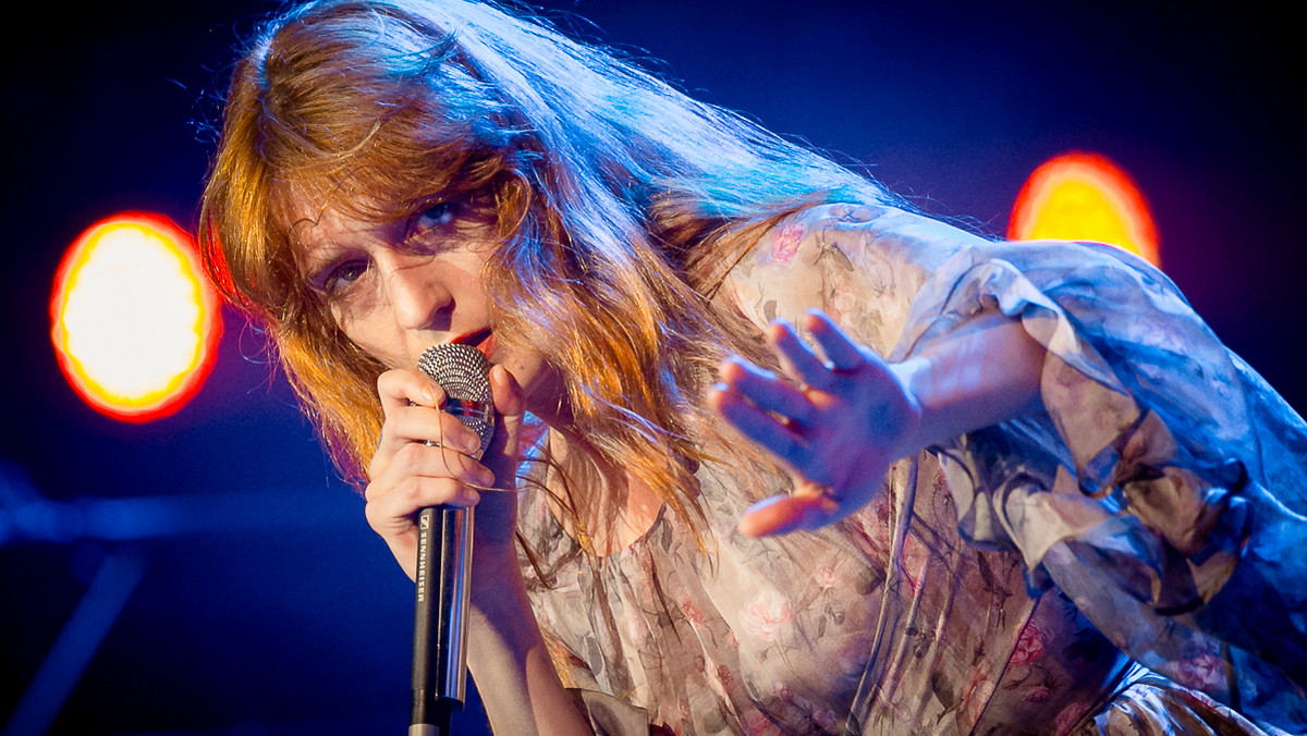Florence + The Machine i Sam Smith to headlinerzy Orange Warsaw Festival 2018. Sam Smith wystąpi na Torze Wyścigów Konnych 1 czerwca, a rudowłosa wokalistka wraz ze swoim zespołem - 2 czerwca.