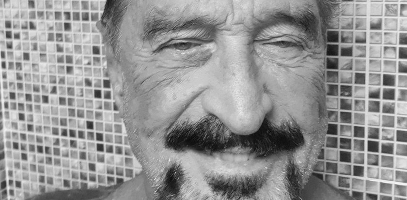 John McAfee nie żyje. Podano przyczynę śmierci. Bliscy mają wątpliwości