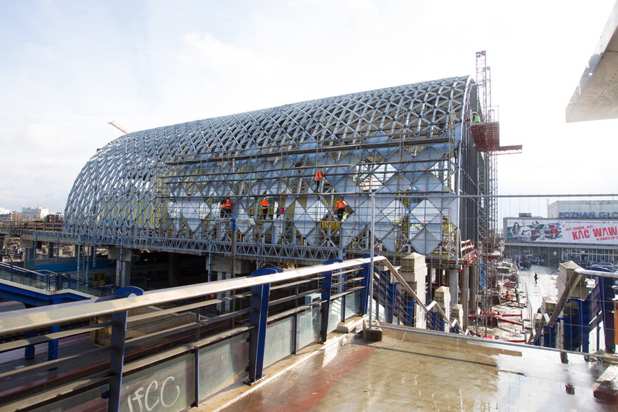 Luty 2012 r., prace przy budowie nowej hali dworca zwanego "chlebakiem"