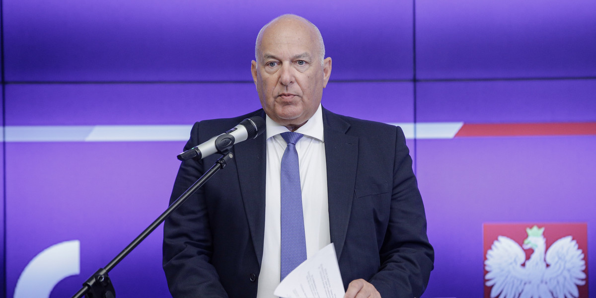 Minister Kościński pytany był w środę o ewentualne zmiany w regułach fiskalnych Unii Europejskiej. "Gdyby państwa unijne musiały zmniejszyć dług do 60 proc. PKB, wymagałoby to olbrzymich cięć, co groziłoby recesją" – powiedział.