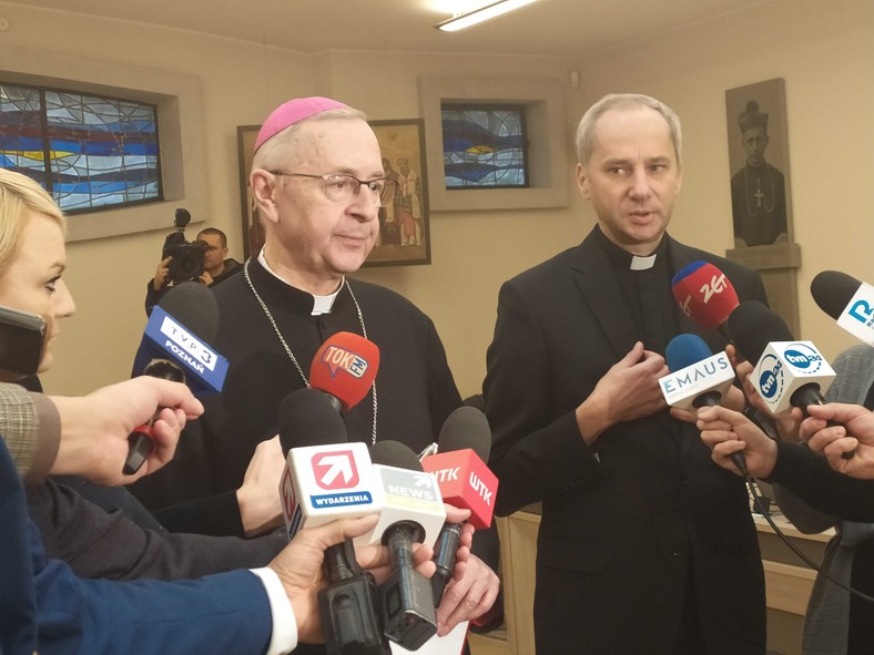 Abp Stanisław Gądecki (w środku)  