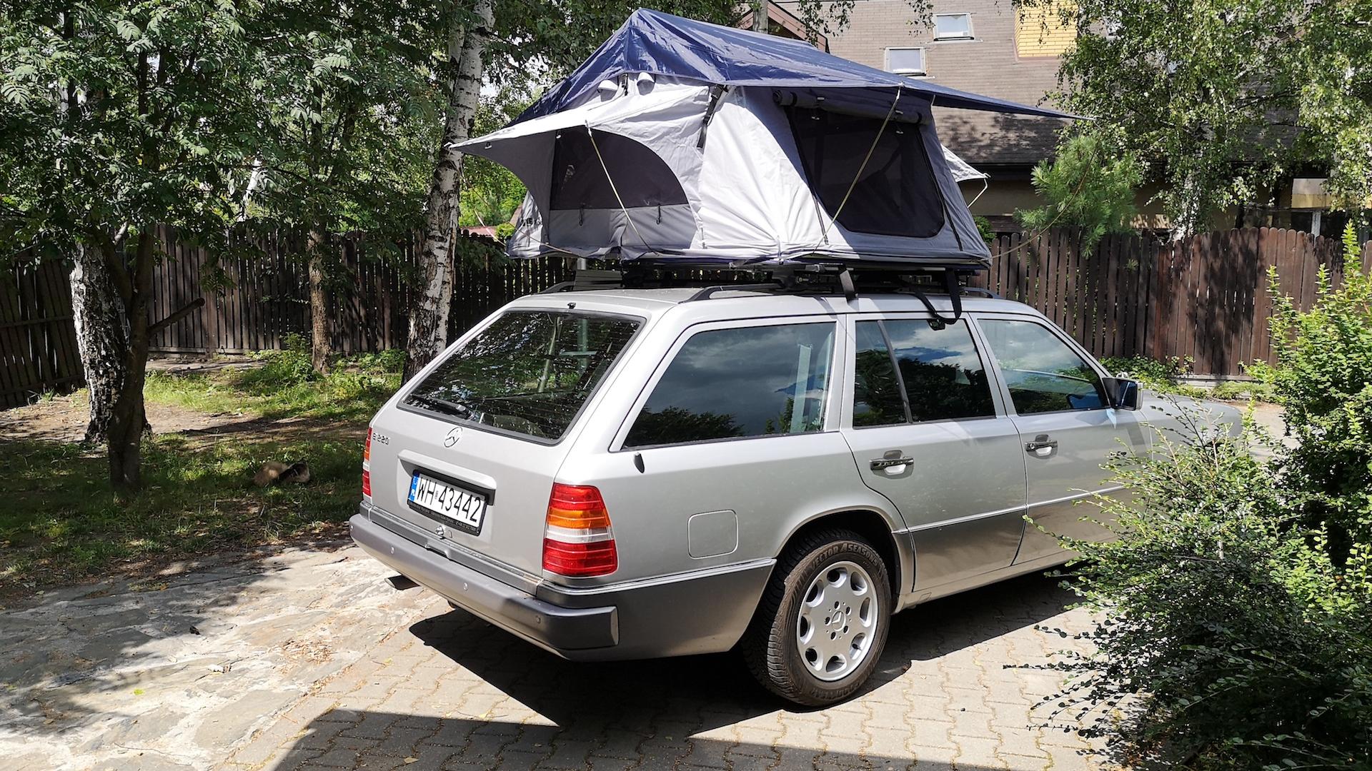 Namiot na dachu samochodu. Ty też możesz mieć (prawie) kampera!