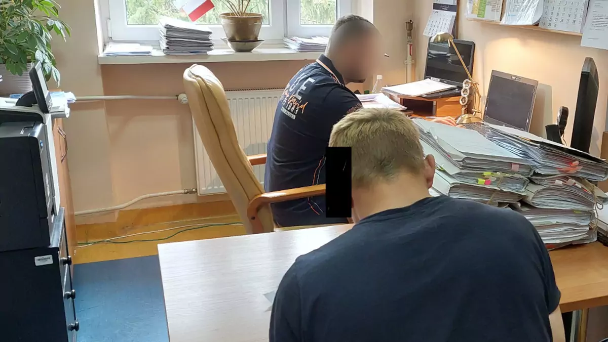 Policjanci dostali zgłoszenie. Pościg zakończył się w rowie