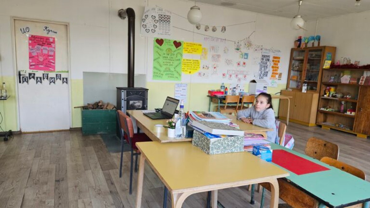 Marija je jedini đak u maloj seoskoj školi u selu Kučin 