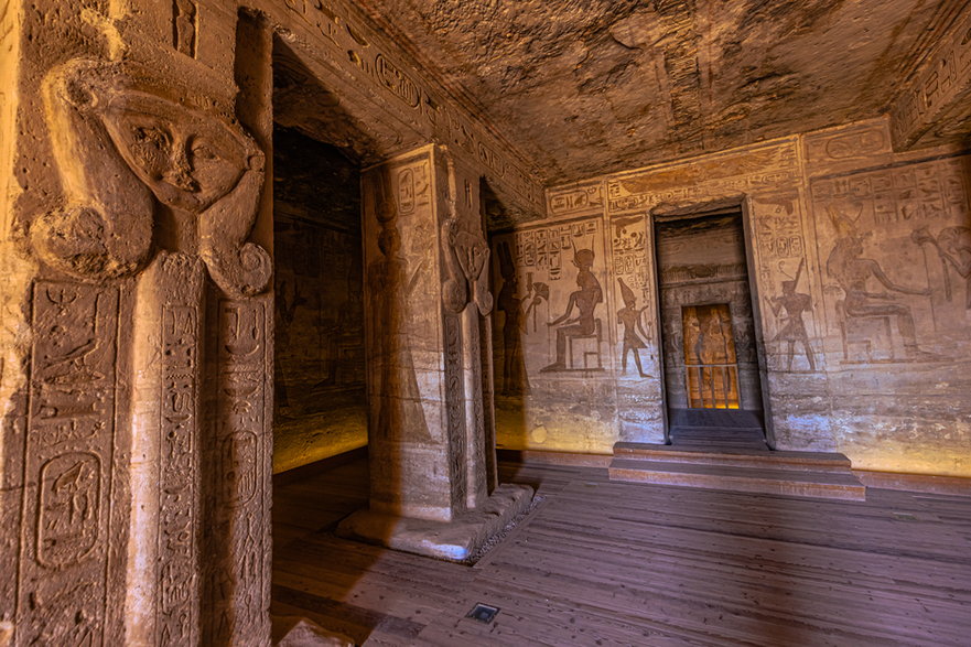 Wnętrze świątyni - Adobe Stock - rpbmedia