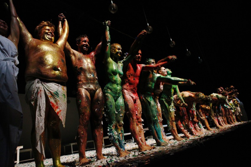 Predstava već i pre i tokom izvođenja izazvala veliku pažnju javnosti: "Olimp" u Sava centru