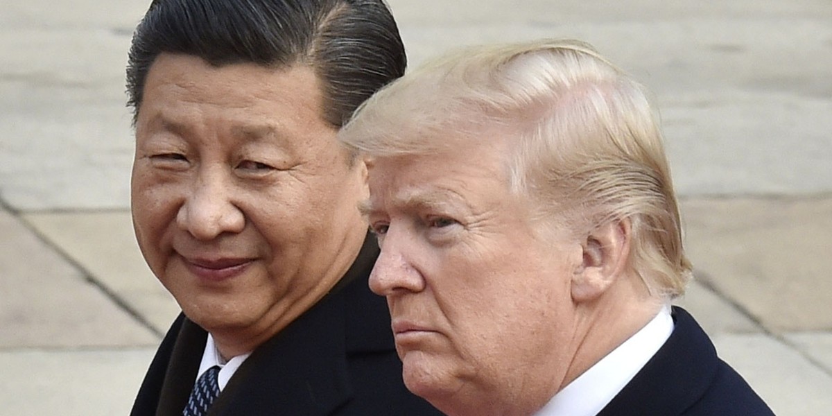 Donald Trump i prezydent Chin Xi Jinping wprowadzają rozwiązania rozpoczynające wojnę handlową na świecie