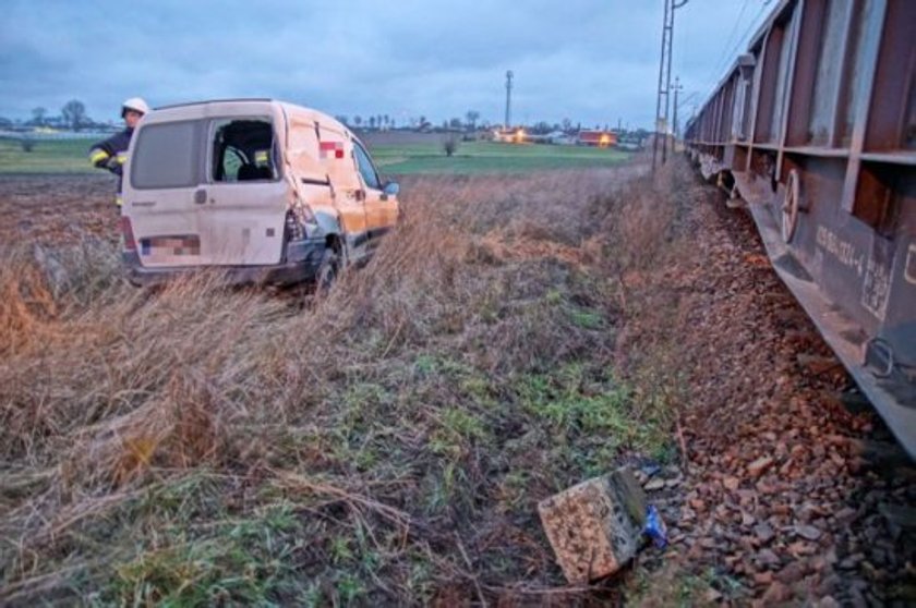 Groźny wypadek. Samochód zderzył się z pociągiem