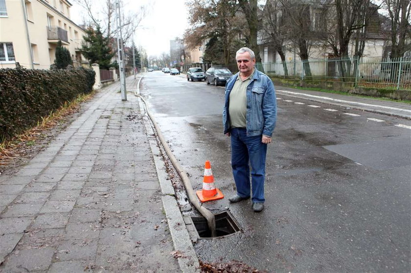 Wodę leją na ulicę, a my płacimy za nią krocie