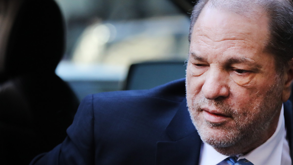 Harvey Weinstein ukarany przez Królową Elżbietę. Jego nazwisko zostało wykreślone