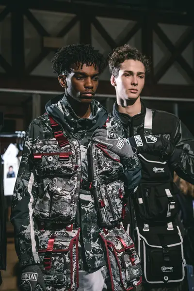 Pokaz White Mountaineering z plecakami Eastpak na sezon jesień-zima 2019