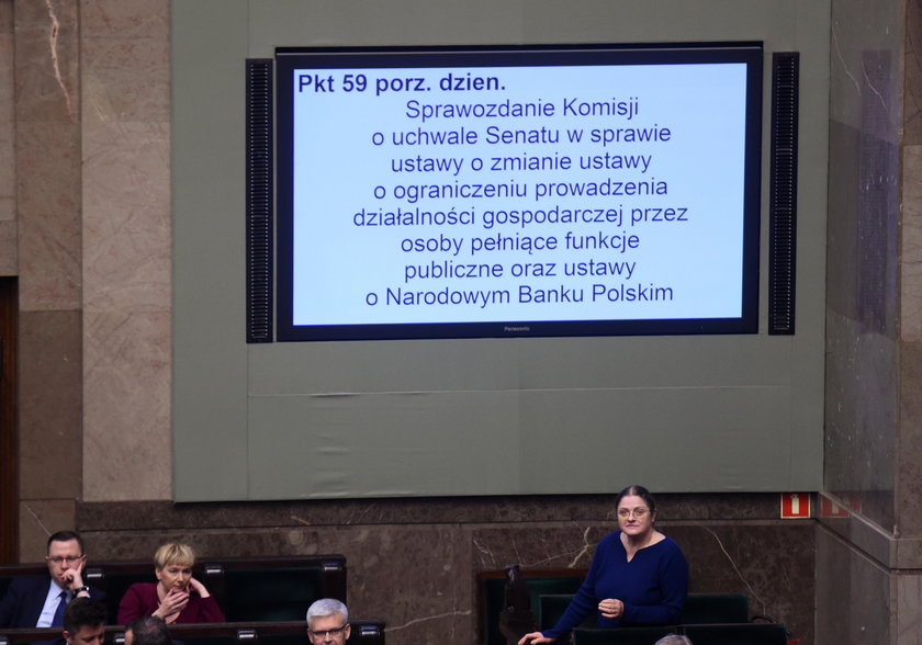 Sejm zagłosował za jawnością wynagrodzeń w NBP