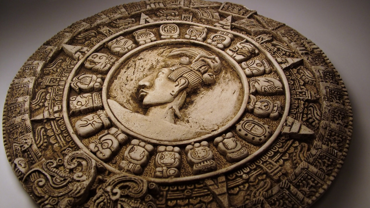 Najstarszy znany kalendarz Majów, znaleziony w zabytkowym budynku na terenie Gwatemali, nie daje podstaw do oczekiwania rychłego końca świata - wynika z publikacji w "Science".