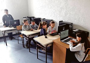 1 Ucenici skole Braca Aksic foto Privatna arhiva