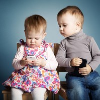 Nem a mobiltól lesz hiperaktív a gyerek, hanem fordítva?