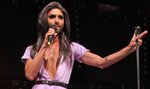 Conchita Wurst w kreacji z dekoltem