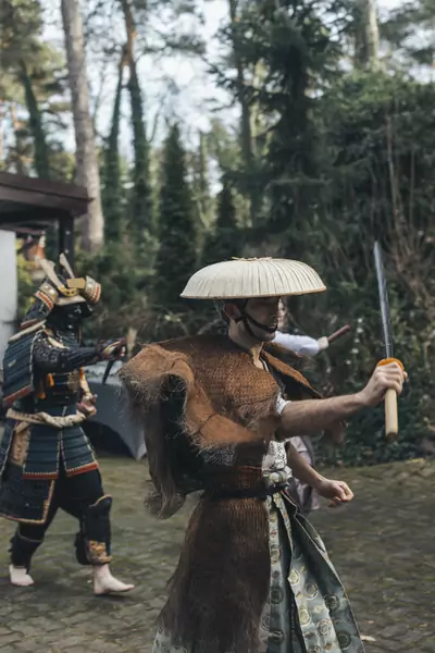 Pokaz szermierki w wykonaniu szkoły samurajów