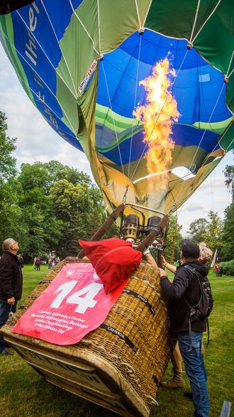 II Zawody Balonowe "In The Silesian Sky" - start balonów świtem z pszczyńskiego parku zamkowego - 25.06.2022 r. - autor: Andrzej Grynpeter