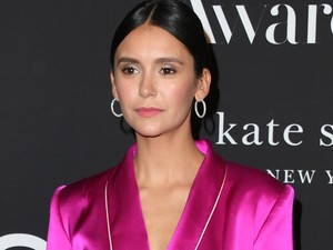 Nina Dobrev ruhája meglepő választás volt, de nem lőtt mellé vele