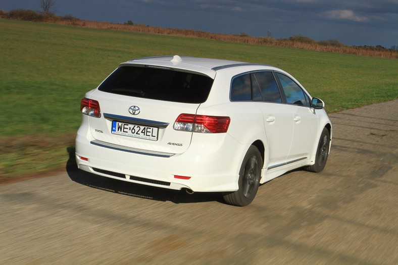 Test Toyoty Avensis Kombi 2.0 D-4D: rodzinnie i sportowo