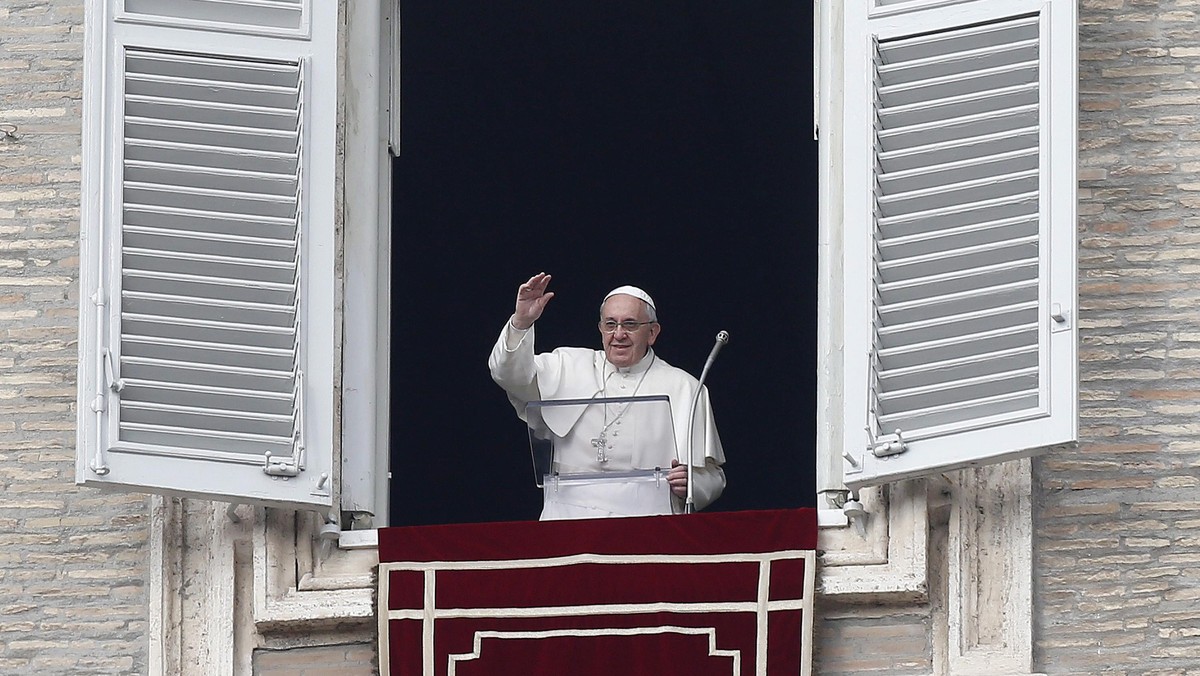 W dniu swych 77. urodzin papież Franciszek ogłosił świętym żyjącego w XVI wieku francuskiego jezuitę i teologa Pierre’a Favre (Piotra Fabera - red.). W Watykanie wyjaśniono, że nowy biskup Rzymu uważa go za swój wzór.