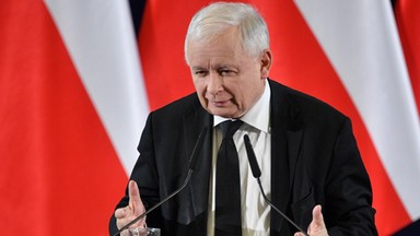 Odważna teoria w sprawie pieniędzy dla Polski. Kaczyński w roli głównej